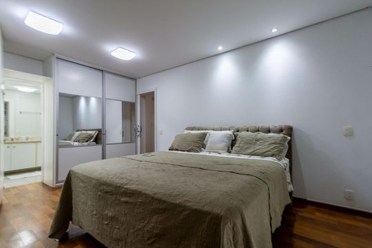 Apartamento à venda, com 205 m², 3 quartos e 4 vagas — Suíte 2