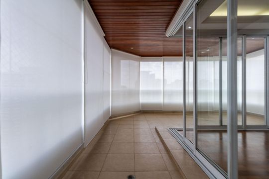 Apartamento à venda, com 205 m², 3 quartos e 4 vagas — Varanda da Sala
