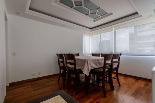 Apartamento à venda, com 205 m², 3 quartos e 4 vagas — Sala