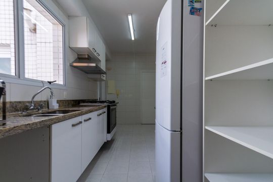 Apartamento à venda, com 205 m², 3 quartos e 4 vagas — Cozinha