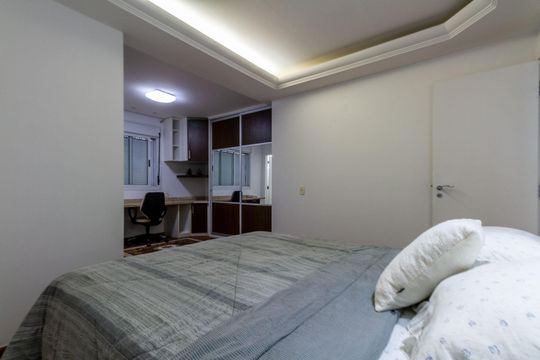 Apartamento à venda, com 205 m², 3 quartos e 4 vagas — Suíte