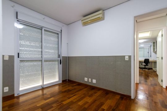 Apartamento à venda, com 205 m², 3 quartos e 4 vagas — Quarto 