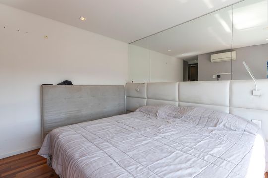 Apartamento mobiliado à venda na Cidade Monções, com 4 quartos, varanda e piscina no condomínio. — Suíte 1