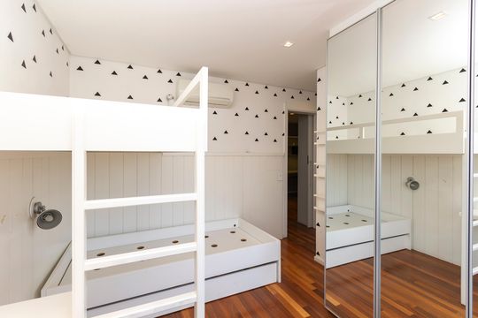 Apartamento mobiliado à venda na Cidade Monções, com 4 quartos, varanda e piscina no condomínio. — Suíte 3