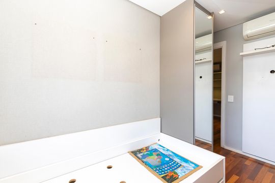 Apartamento mobiliado à venda na Cidade Monções, com 4 quartos, varanda e piscina no condomínio. — Suíte 4