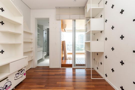 Apartamento mobiliado à venda na Cidade Monções, com 4 quartos, varanda e piscina no condomínio. — Suíte 2