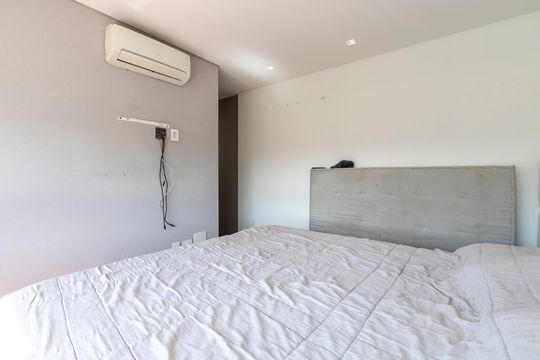 Apartamento mobiliado à venda na Cidade Monções, com 4 quartos, varanda e piscina no condomínio. — Suíte 1