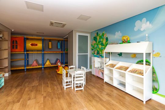 Apartamento mobiliado à venda na Cidade Monções, com 4 quartos, varanda e piscina no condomínio. — Área comum - Brinquedoteca
