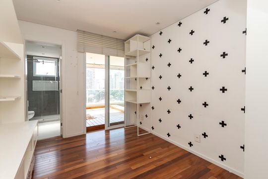 Apartamento mobiliado à venda na Cidade Monções, com 4 quartos, varanda e piscina no condomínio. — Suíte 2