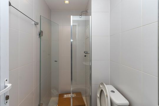 Apartamento mobiliado à venda na Cidade Monções, com 4 quartos, varanda e piscina no condomínio. — Banheiro de Serviço