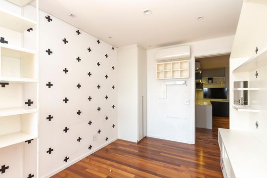 Apartamento mobiliado à venda na Cidade Monções, com 4 quartos, varanda e piscina no condomínio. — Suíte 2