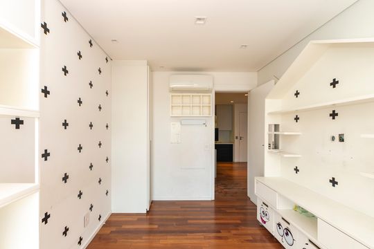 Apartamento mobiliado à venda na Cidade Monções, com 4 quartos, varanda e piscina no condomínio. — Suíte 2