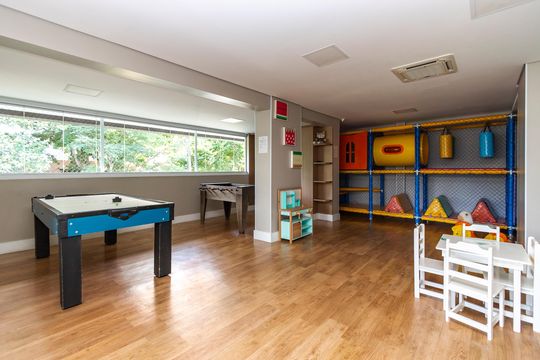 Apartamento mobiliado à venda na Cidade Monções, com 4 quartos, varanda e piscina no condomínio. — Área comum - Brinquedoteca