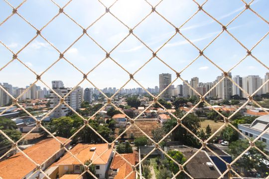 Apartamento mobiliado à venda na Cidade Monções, com 4 quartos, varanda e piscina no condomínio. — Vista da Suíte 1