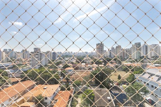 Apartamento mobiliado à venda na Cidade Monções, com 4 quartos, varanda e piscina no condomínio. — Vista da Varanda da Sala