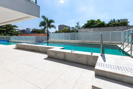 Apartamento mobiliado à venda na Cidade Monções, com 4 quartos, varanda e piscina no condomínio. — Área comum - Piscina