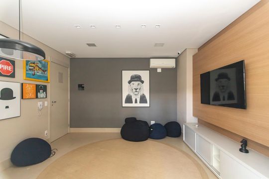 Apartamento mobiliado à venda na Cidade Monções, com 4 quartos, varanda e piscina no condomínio. — Área comum - Salão de Jogos