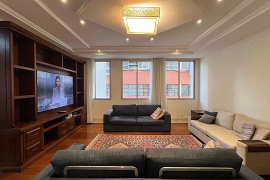 Apartamento à venda com 4 quartos, sendo 3 suítes. Ideal para quem busca conforto e praticidades. — Sala de TV