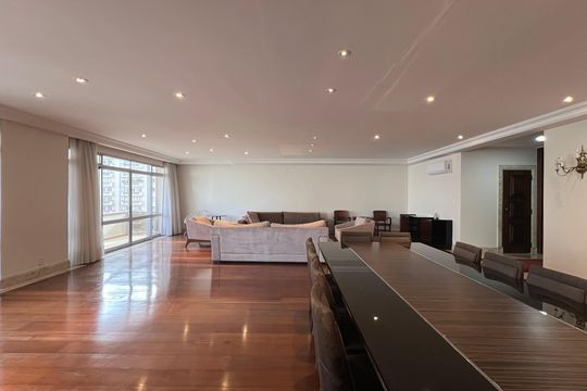 Apartamento à venda com 4 quartos, sendo 3 suítes. Ideal para quem busca conforto e praticidades. — Salas