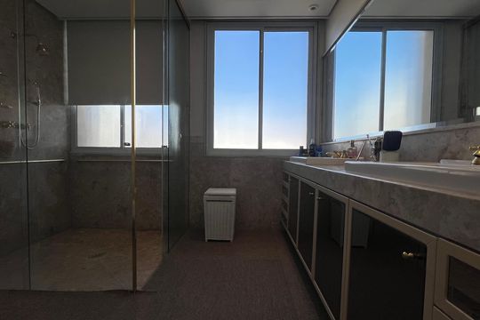 Apartamento à venda com 4 quartos, sendo 3 suítes. Ideal para quem busca conforto e praticidades. — Banheiro da Suíte 3