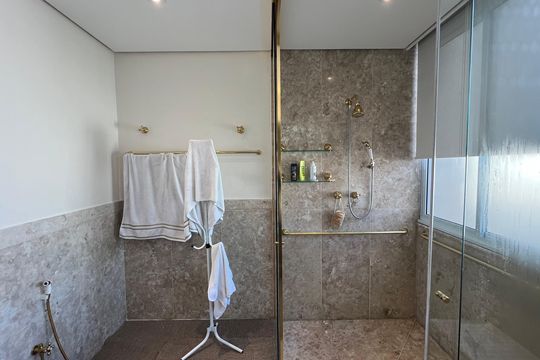 Apartamento à venda com 4 quartos, sendo 3 suítes. Ideal para quem busca conforto e praticidades. — Banheiro da Suíte 3