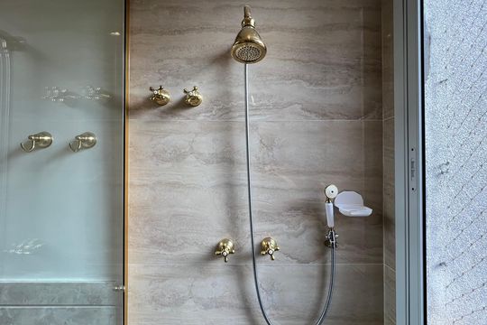 Apartamento à venda com 4 quartos, sendo 3 suítes. Ideal para quem busca conforto e praticidades. — Banheiro da Suíte 1 e 2