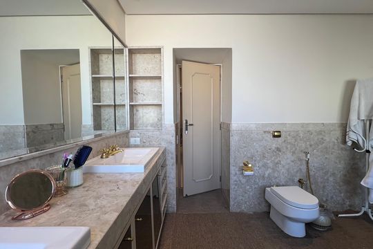 Apartamento à venda com 4 quartos, sendo 3 suítes. Ideal para quem busca conforto e praticidades. — Banheiro da Suíte 3