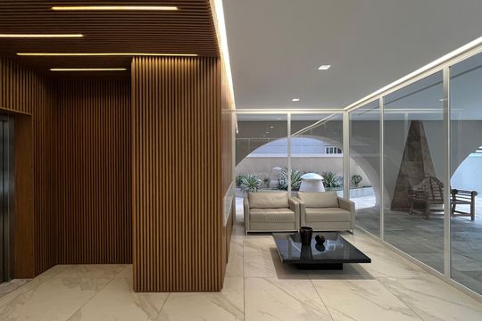 Apartamento à venda com 4 quartos, sendo 3 suítes. Ideal para quem busca conforto e praticidades. — Hall de entrada