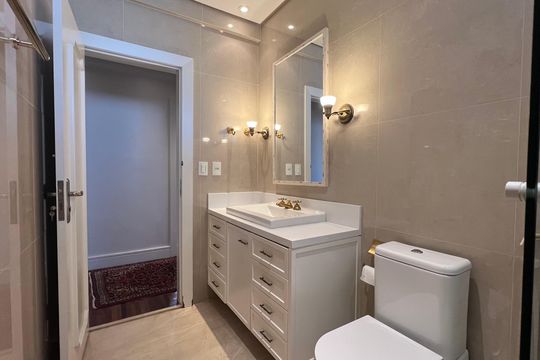 Apartamento à venda com 4 quartos, sendo 3 suítes. Ideal para quem busca conforto e praticidades. — Banheiro