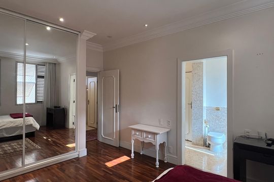 Apartamento à venda com 4 quartos, sendo 3 suítes. Ideal para quem busca conforto e praticidades. — Suite 2