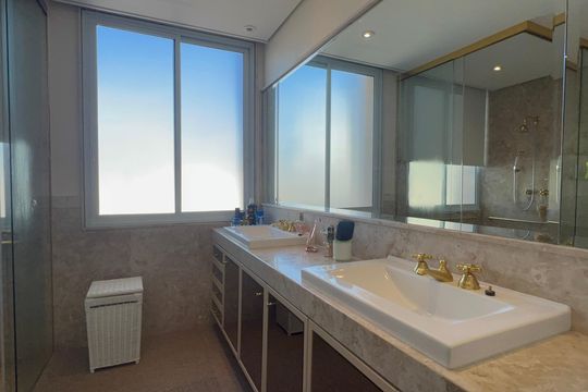 Apartamento à venda com 4 quartos, sendo 3 suítes. Ideal para quem busca conforto e praticidades. — Banheiro da Suíte 3