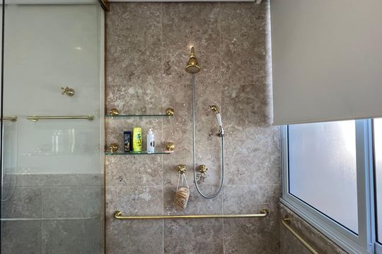 Apartamento à venda com 4 quartos, sendo 3 suítes. Ideal para quem busca conforto e praticidades. — Banheiro da Suíte 3