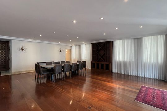 Apartamento à venda com 4 quartos, sendo 3 suítes. Ideal para quem busca conforto e praticidades. — Salas