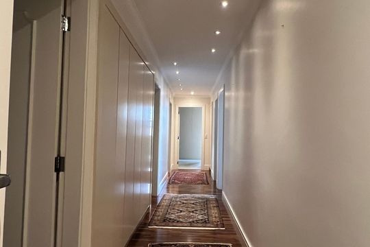 Apartamento à venda com 4 quartos, sendo 3 suítes. Ideal para quem busca conforto e praticidades. — Corredor