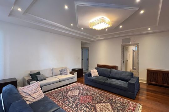Apartamento à venda com 4 quartos, sendo 3 suítes. Ideal para quem busca conforto e praticidades. — Sala de TV