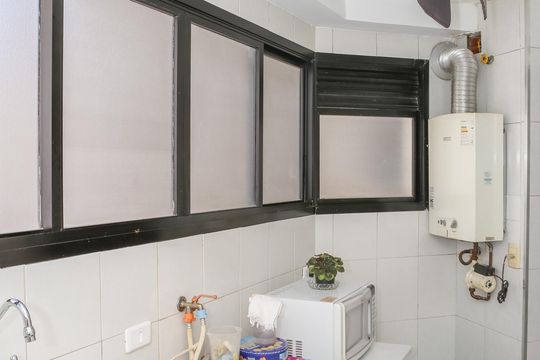 Apartamento à venda em Perdizes com 3 quartos. — Área de Serviço