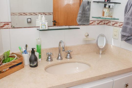 Apartamento à venda em Perdizes com 3 quartos. — Banheiro Social