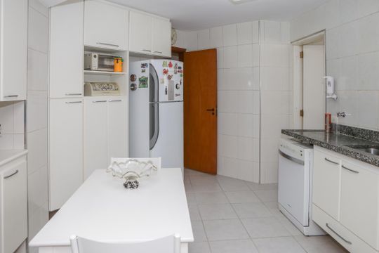 Apartamento à venda em Perdizes com 3 quartos. — Cozinha