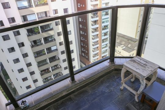 Apartamento à venda em Perdizes com 3 quartos. — Sacada da Suíte