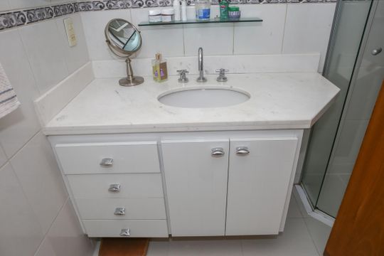 Apartamento à venda em Perdizes com 3 quartos. — Banheiro da Suíte