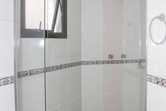 Apartamento à venda em Perdizes com 3 quartos. — Banheiro da Suíte