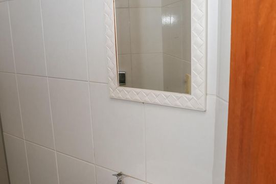Apartamento à venda em Perdizes com 3 quartos. — Banheiro de Serviço