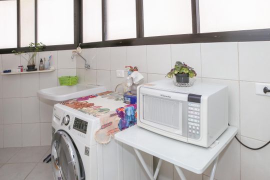 Apartamento à venda em Perdizes com 3 quartos. — Área de Serviço