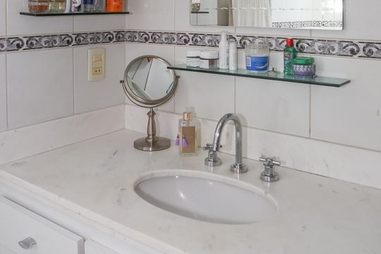 Apartamento à venda em Perdizes com 3 quartos. — Banheiro da Suíte