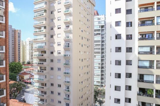 Apartamento à venda em Perdizes com 3 quartos. — Vista da Sacada da Suíte