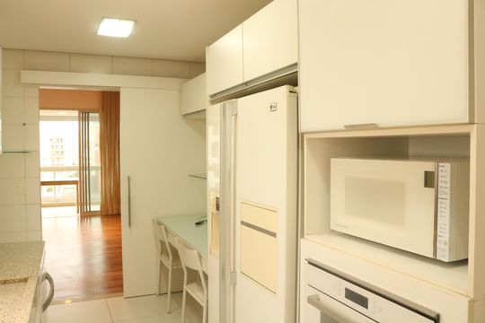 Apartamento à venda, com 137 m², 3 quartos e 3 vagas — Cozinha