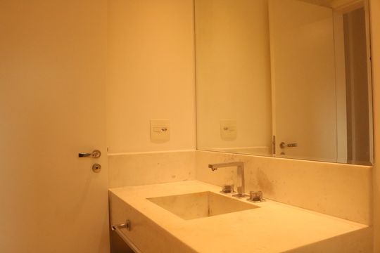 Apartamento à venda, com 137 m², 3 quartos e 3 vagas — Banheiro da Suíte 2