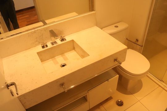 Apartamento à venda, com 137 m², 3 quartos e 3 vagas — Banheiro da Suíte 2