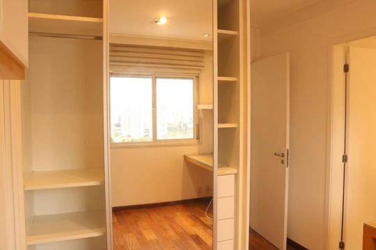 Apartamento à venda, com 137 m², 3 quartos e 3 vagas — Suíte 2