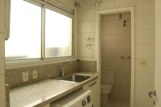 Apartamento à venda, com 137 m², 3 quartos e 3 vagas — Área de Serviço